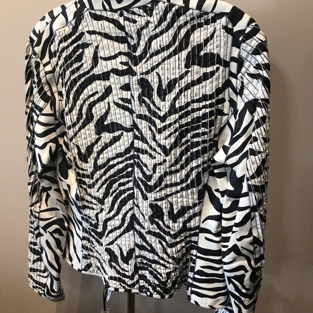 In Transit 100% leather pleated zebra print jacket - Picture 3 of 3